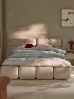 Cama tapizada en tejido bouclé Tayla