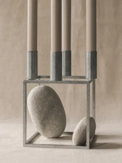 Candelabro de metal Kubus