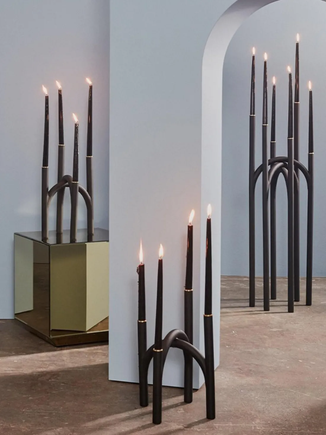 Candelabro grande de metal Angui