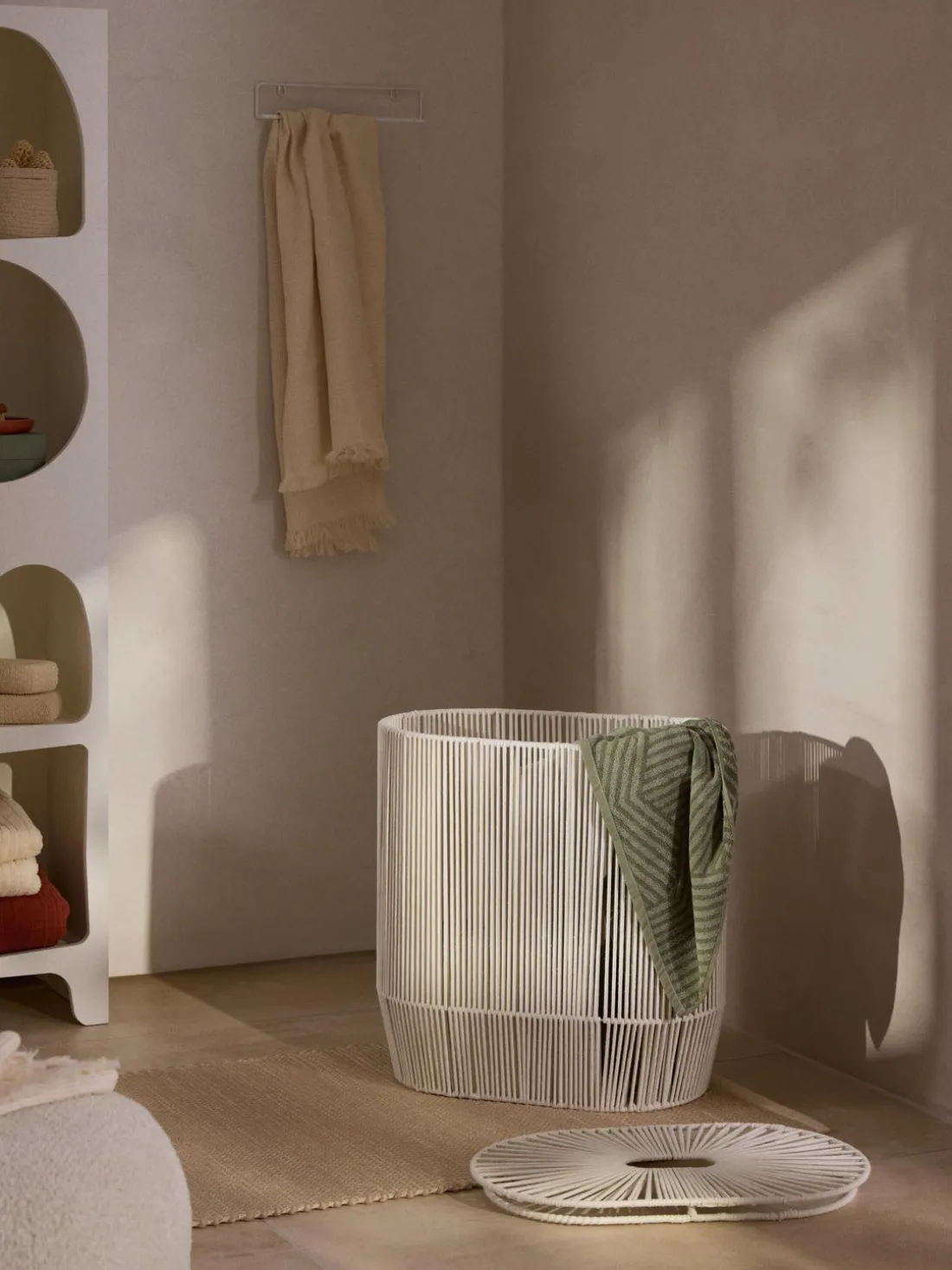 Cesta de ropa doble artesanal de cuerda Gabe