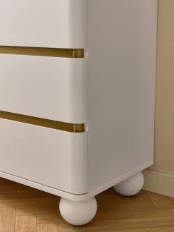 Cómoda con patas esféricas Bumba