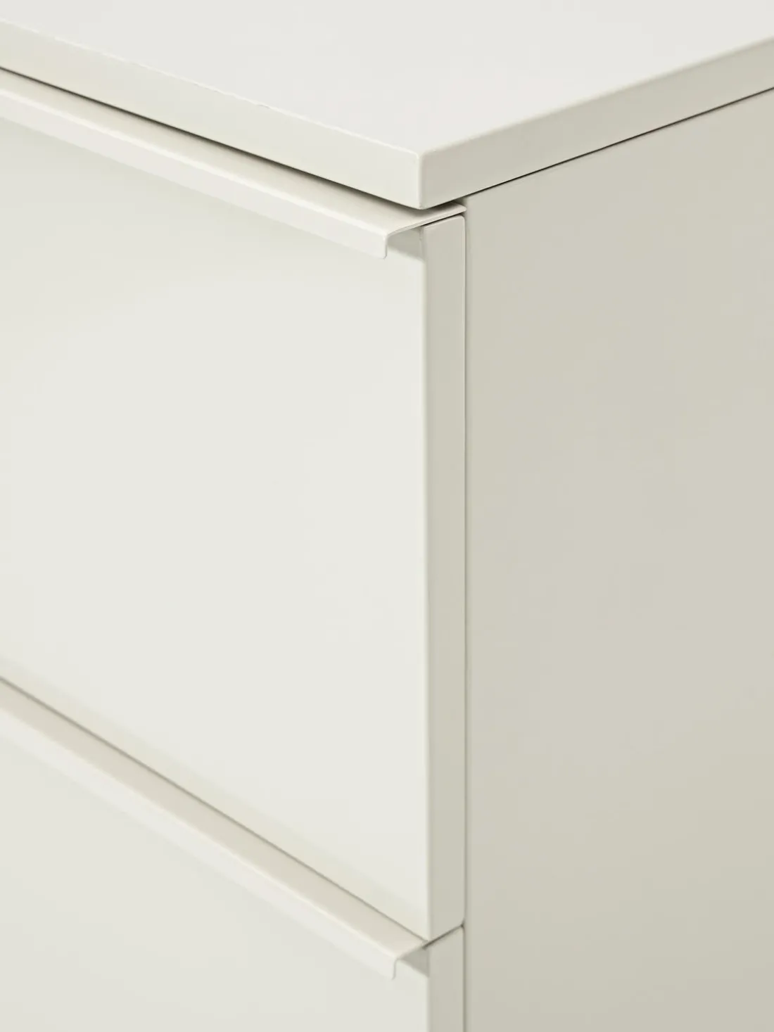 Cómoda pequeña de madera Elona