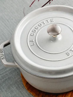 Cocotte redonda de hierro fundido La Cocotte