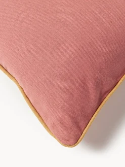 Cojín artesanal con mechones decorativos Cleo