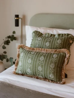 Cojín artesanal con ribete Mako