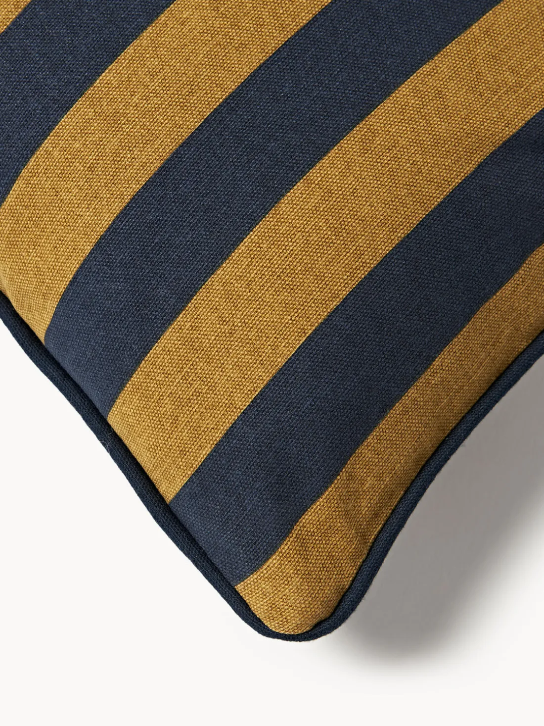 Cojín artesanal de dos caras con motivo floral y rayas Audrey