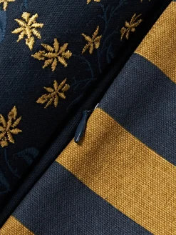 Cojín artesanal de dos caras con motivo floral y rayas Audrey