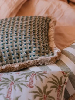 Cojín de exterior reversible artesanal Laura & Janis