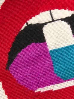Cojín decorativo artesanal de lana con motivo de labios Full Dose