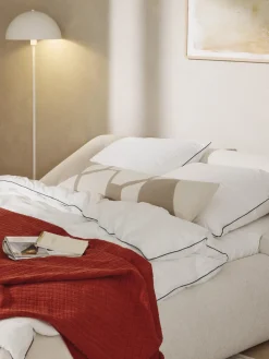 Cojín grande artesanal con motivos geométricos Asta