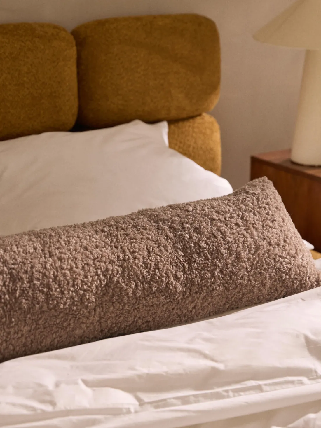 Cojín grande de borreguillo Dotty