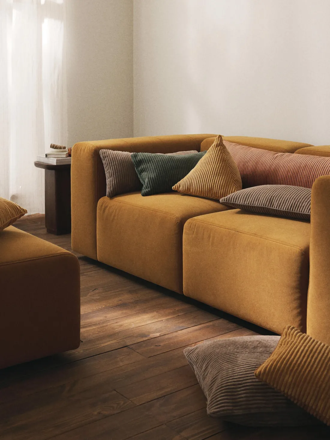 Cojín grande de pana Kylen