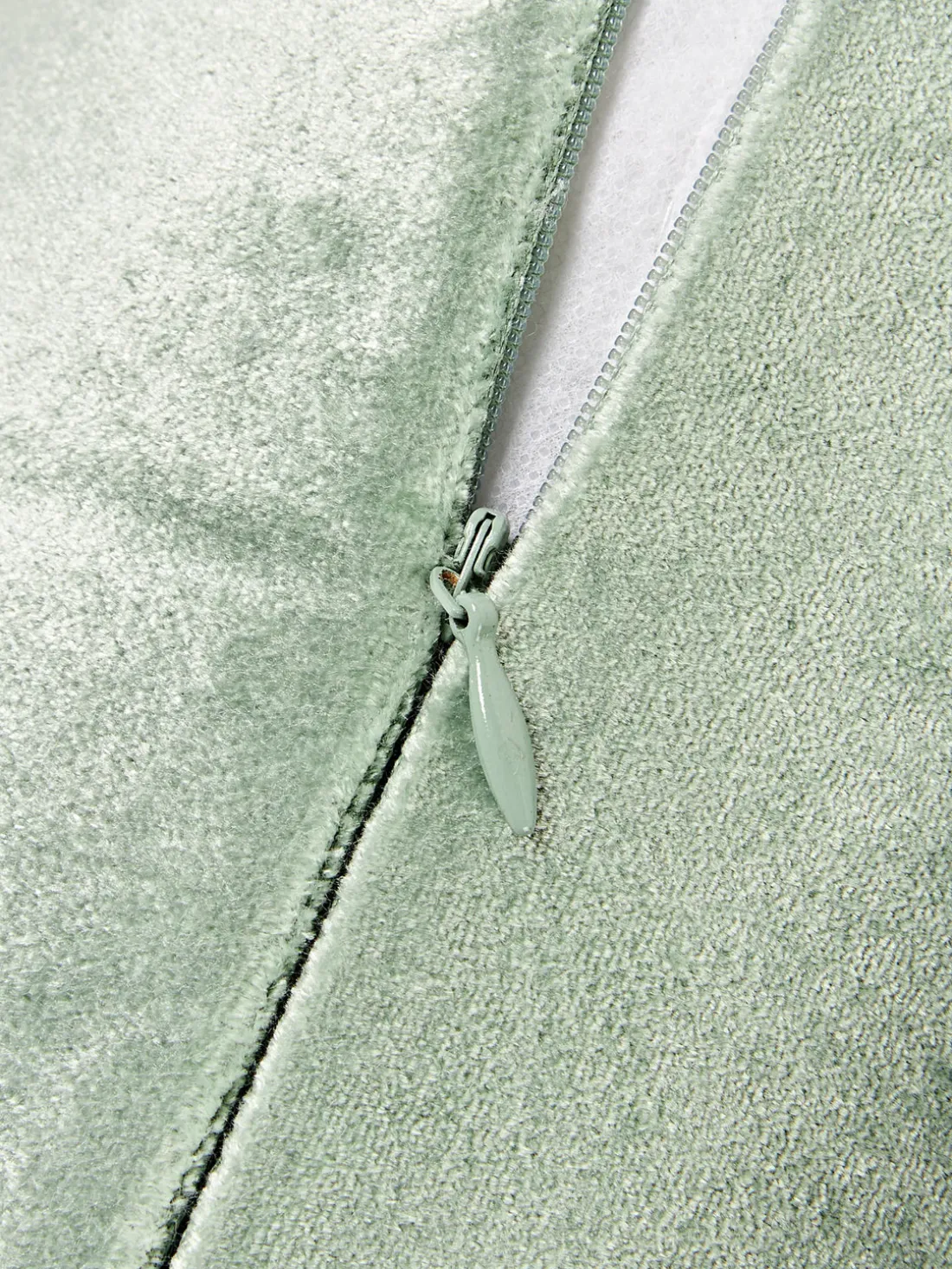 Cojín rulo co flecos Nikita