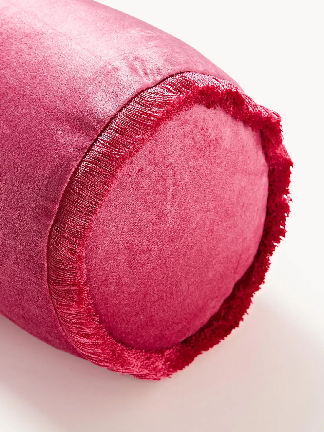 Cojín rulo co flecos Nikita