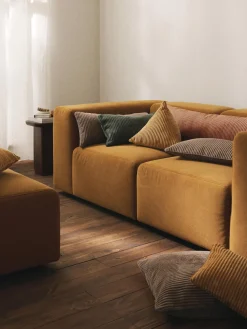 Cojín triangular de pana Kylen