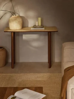 Consola de madera de roble con tablero de travertino Chandler