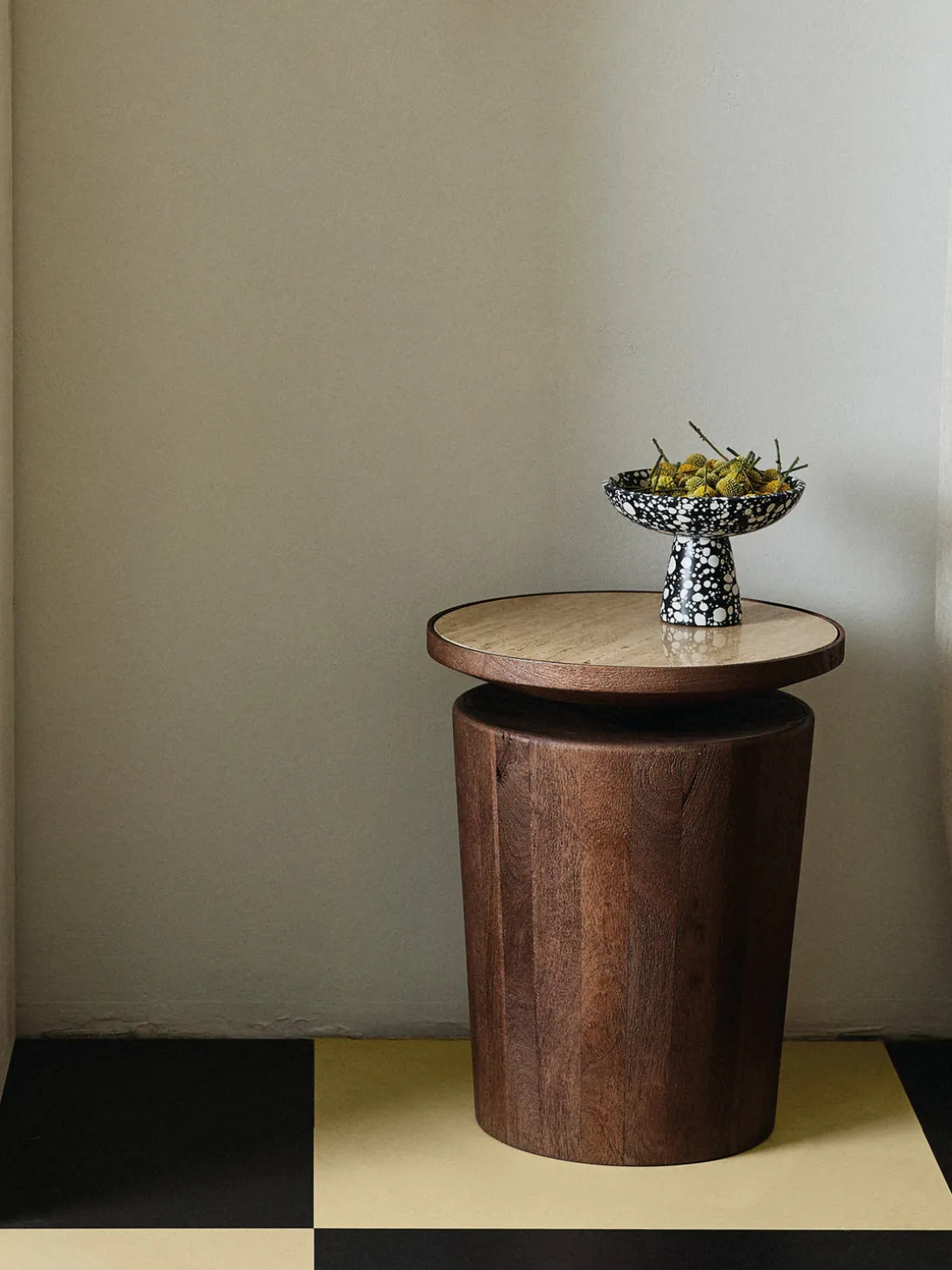 Cuenco con pie Nusa - negro/blanco