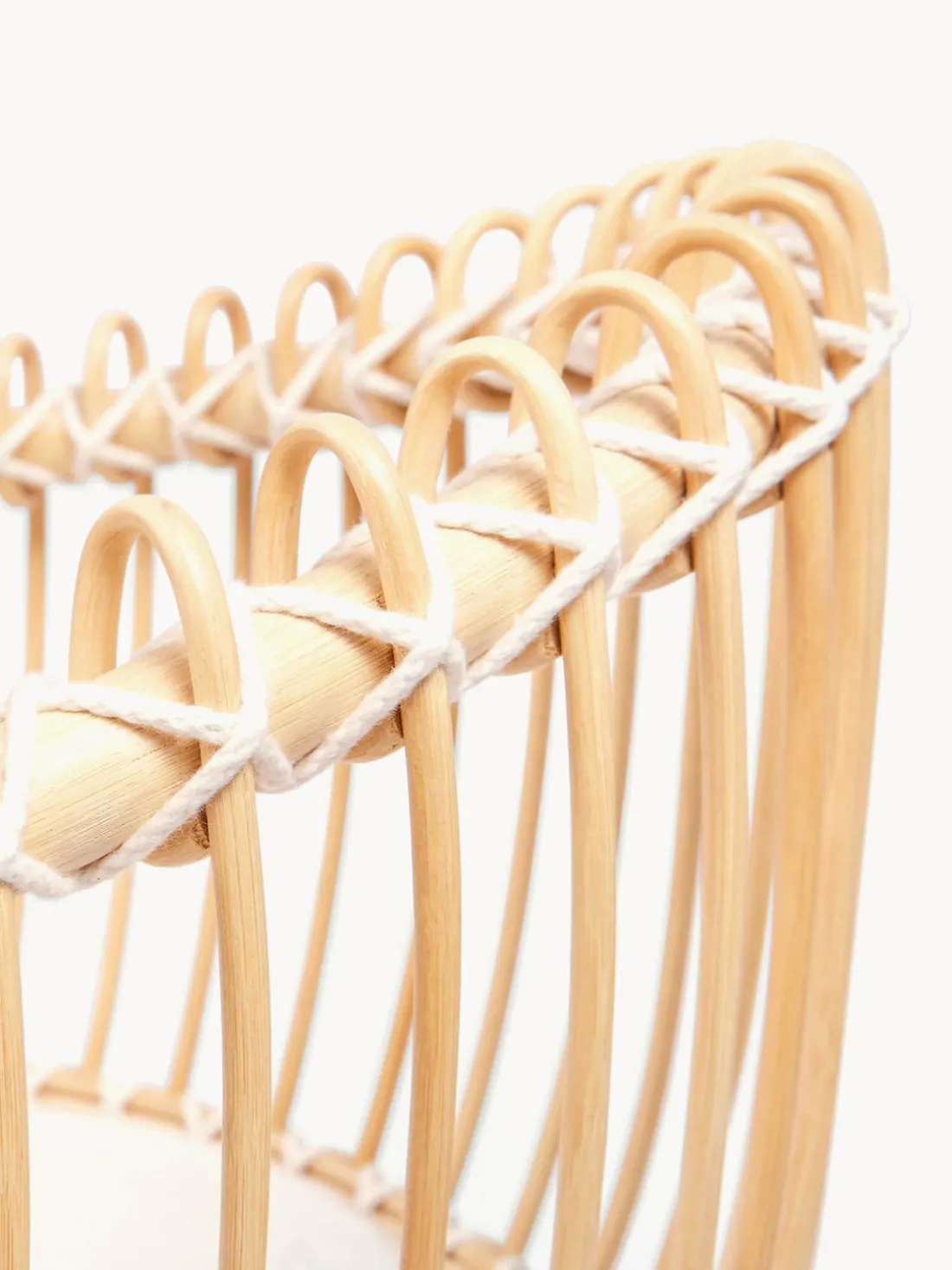 Cuna artesanal de ratán Lola