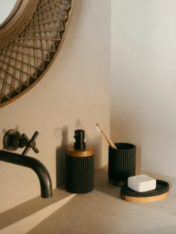 Dosificador de jabón con adorno de madera Laura