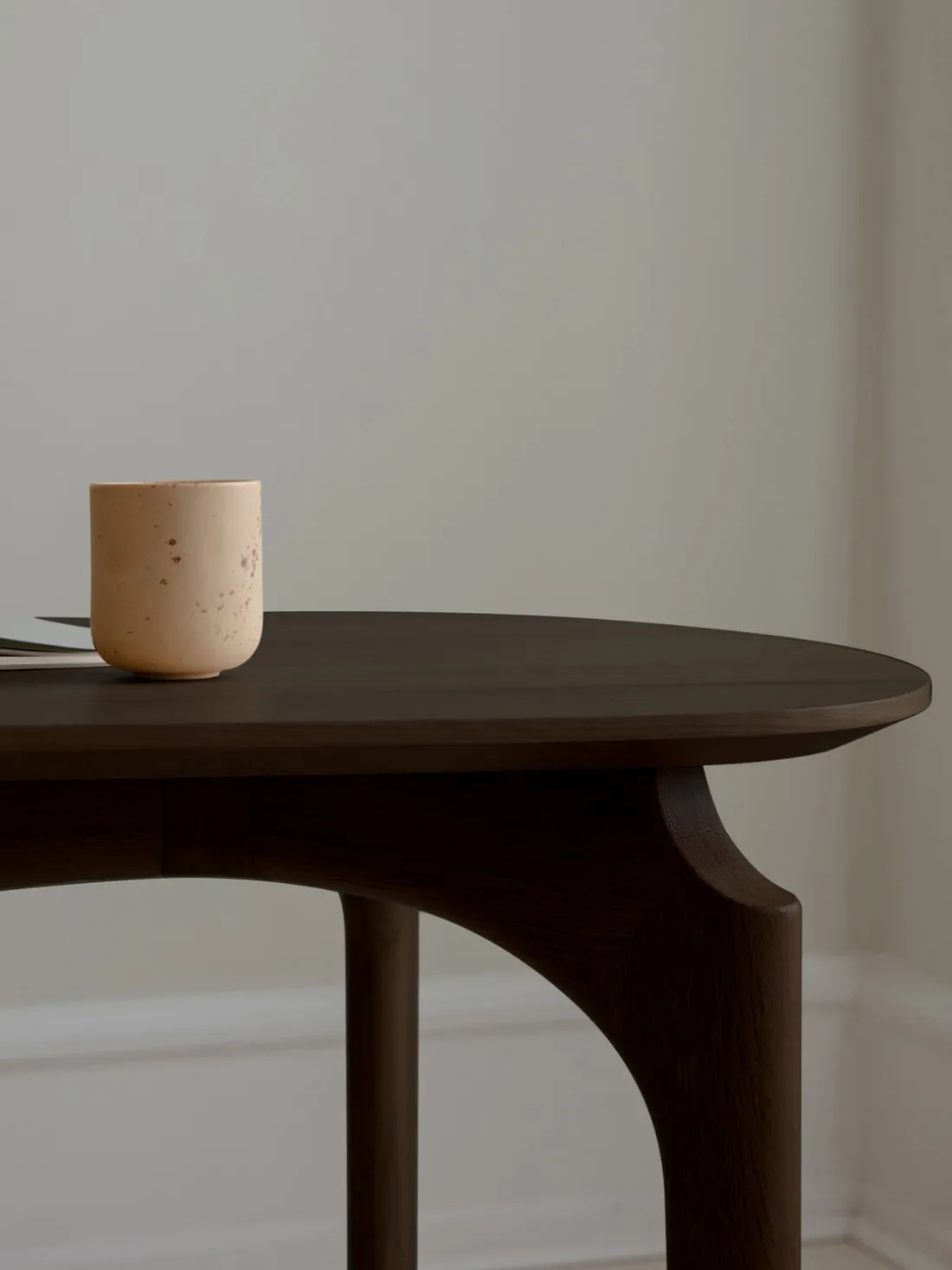 Escritorio de madera de roble con cajón Duende