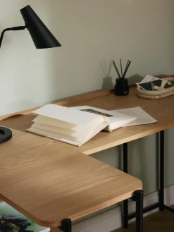 Escritorio esquinero de madera de fresno Renee