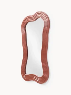 Espejo de pared con marco ondulado Cosimo