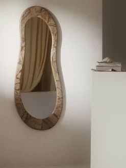 Espejo de pared con marco de mármol Meringue