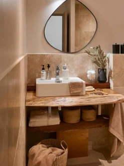 Espejo de pared de forma orgánica Anera