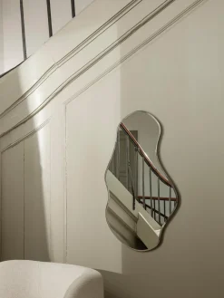 Espejo de pared de forma orgánica Pond