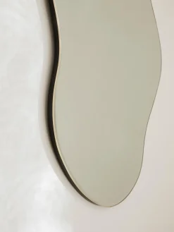 Espejo de pared de forma orgánica Pond
