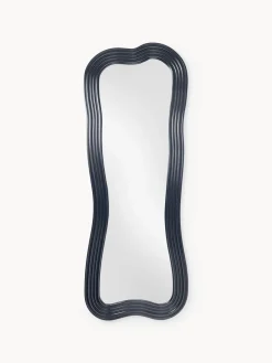 Espejo de pie con marco ondulado Cosimo