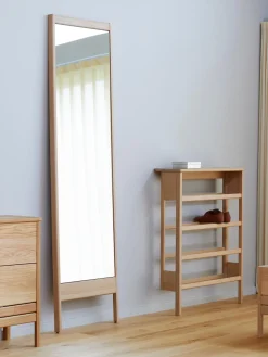 Espejo de pie de madera de roble A Line