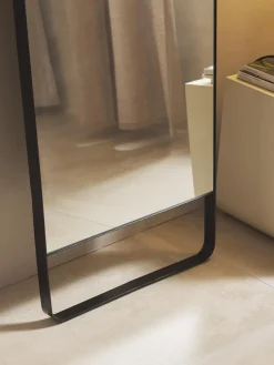 Espejo de pie de metal Kilian