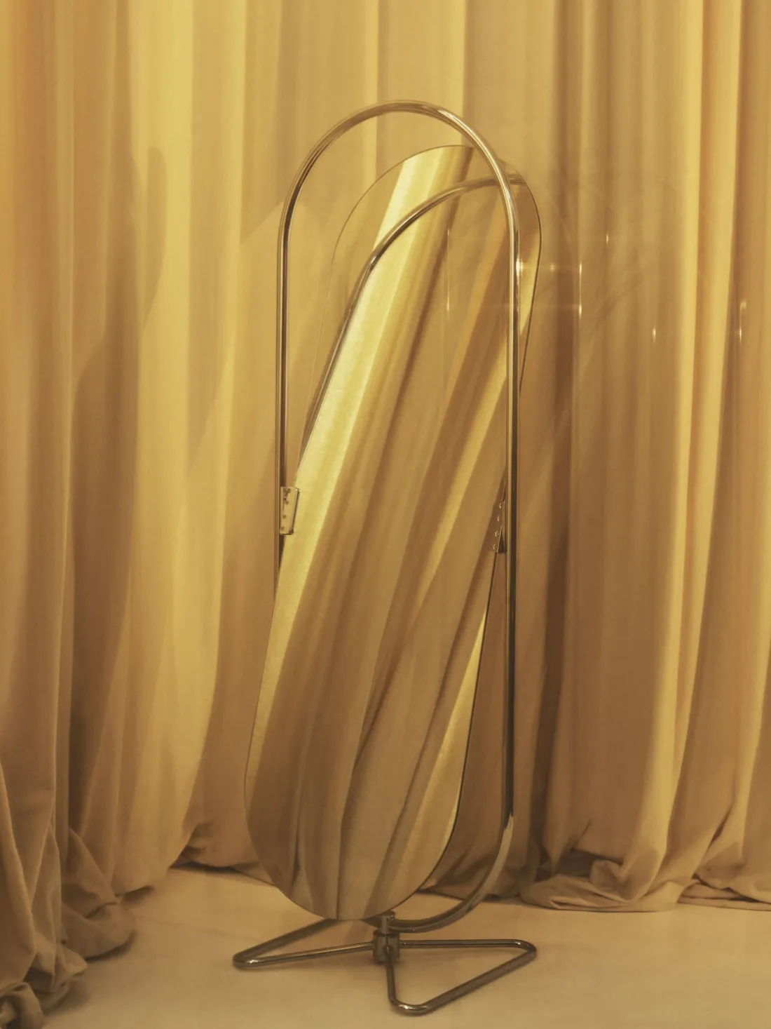 Espejo de pie ovalado de diseño Verner Panton System 1-2-3