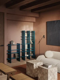 Estantería alta con elementos de metal Rami