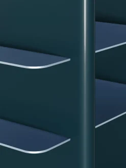 Estantería alta con elementos de metal Rami