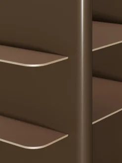 Estantería alta con elementos de metal Rami