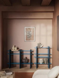 Estantería con elementos de metal Rami