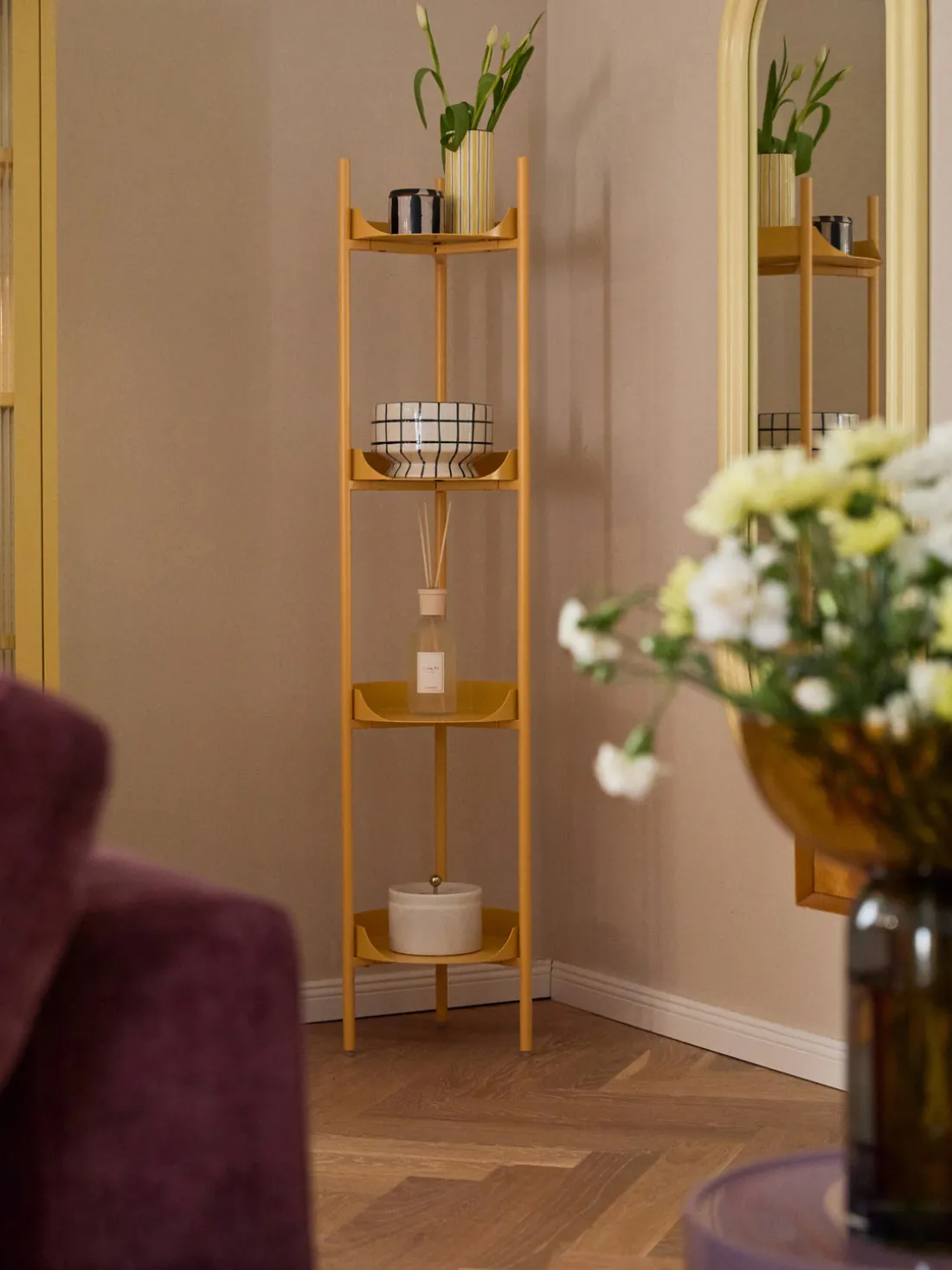 Estantería de metal estrecha Taru