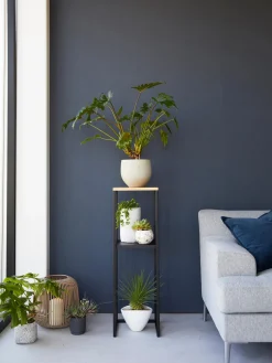 Estantería estrecha de metal y bambú Tower