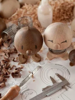 Figura de madera de roble ahumado Hoptimist Bumble