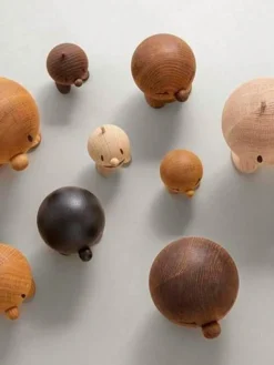 Figura de madera de roble ahumado Hoptimist Bumble