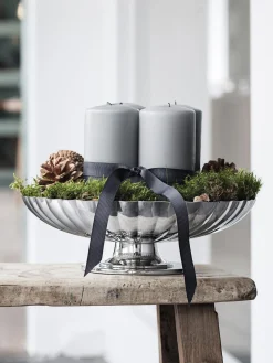 Fuente de acero inoxidable con relieves Bernadotte