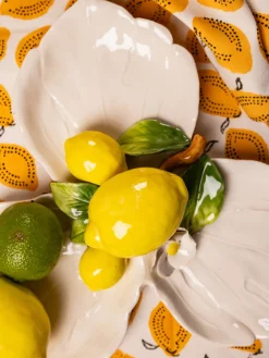 Fuente pintada a mano Lemon