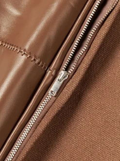 Funda de almohada artesanal de cuero Raven