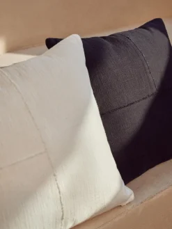 Funda de cojín artesanal con costura decorativa Terre