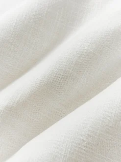 Funda de cojín artesanal con relieves Coraline