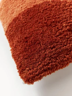 Funda de cojín artesanal con relieves Malu