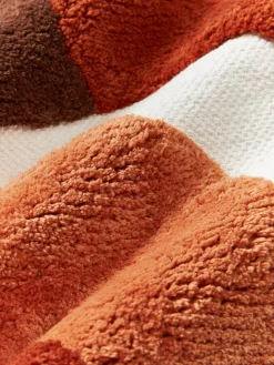 Funda de cojín artesanal con relieves Malu