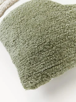 Funda de cojín artesanal con relieves Coraline